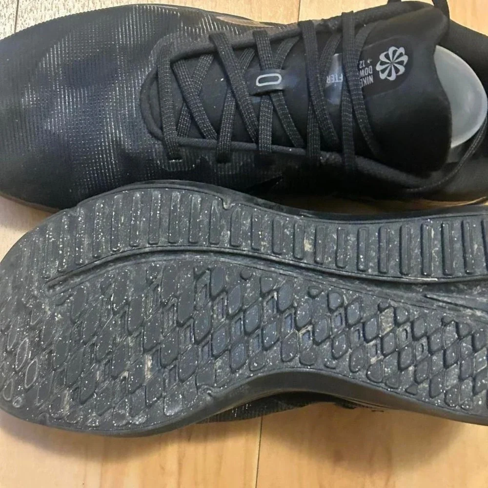 Men's black Nike down shifter tennis shoes‎ EUC men's 10.5 EUC